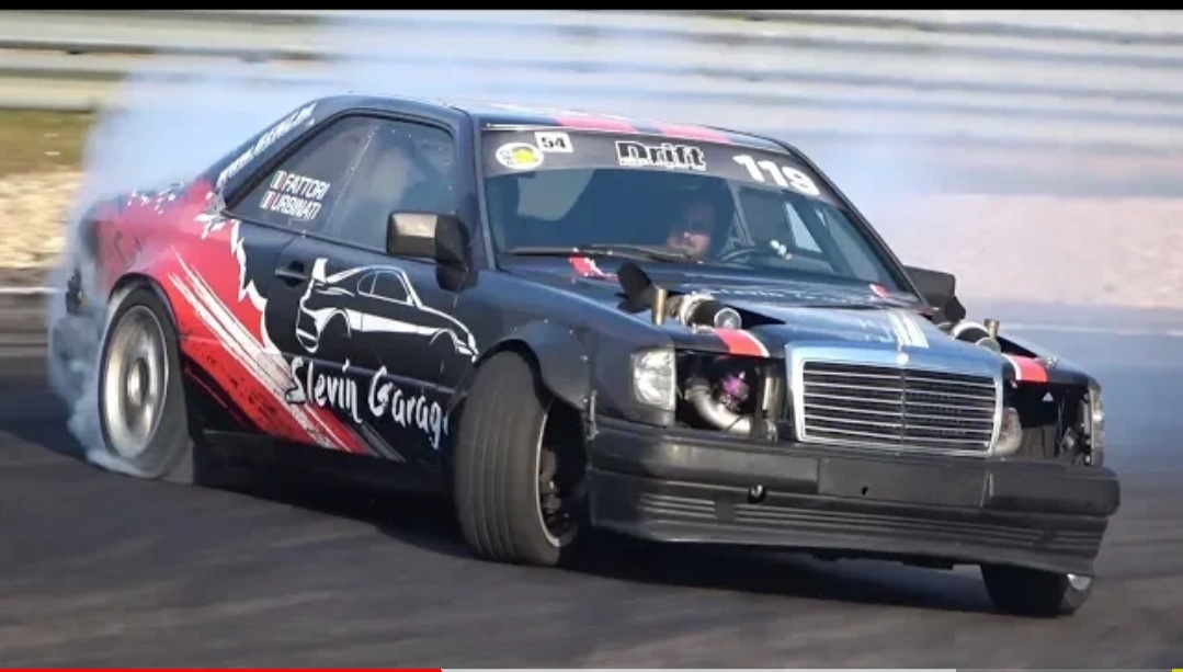 Twin Turbo V8 Mercedes-Benz W124 E-Class Drift Car 