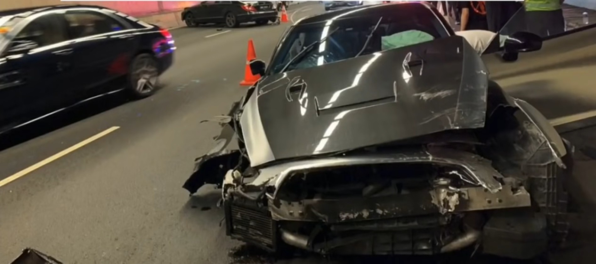 R35 GT-R Loses control and rams Mercedes CLS in Tunnel - Turbo and Stance